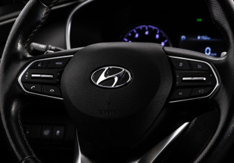Подержанный автомобиль Hyundai Santa Fe 2023 года (12 фото)