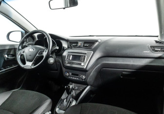 Подержанный автомобиль Kia Rio Sedan 2015 года (9 фото)