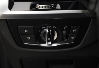 Подержанный автомобиль BMW X3 2020 года (24 фото)