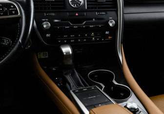 Подержанный автомобиль Lexus RX 2020 года (15 фото)