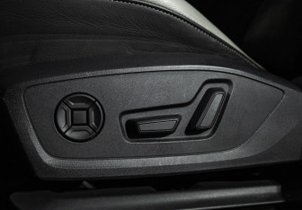 Подержанный автомобиль Audi Q3 2020 года (16 фото)