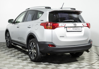 Подержанный автомобиль Toyota RAV4 2014 года (7 фото)