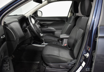 Подержанный автомобиль Mitsubishi Outlander 2019 года (10 фото)