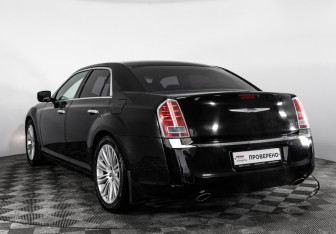 Подержанный автомобиль Chrysler 300C Sedan 2012 года (9 фото)