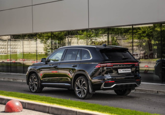 Подержанный автомобиль Geely Monjaro 2024 года (8 фото)