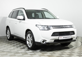 Подержанный автомобиль Mitsubishi Outlander 2012 года (3 фото)