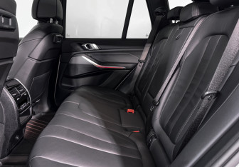 Подержанный автомобиль BMW X5 2021 года (13 фото)
