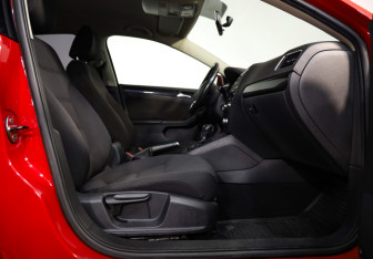 Подержанный автомобиль Volkswagen Jetta Sedan 2012 года (18 фото)
