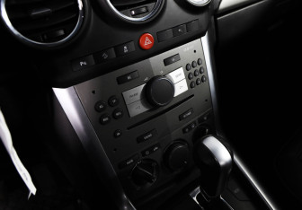 Подержанный автомобиль Opel Antara 2013 года (13 фото)