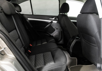Подержанный автомобиль Skoda Octavia Liftback 2010 года (16 фото)
