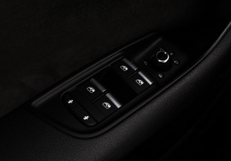 Подержанный автомобиль Audi Q7 2015 года (18 фото)