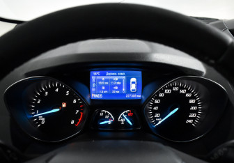 Подержанный автомобиль Ford Kuga 2013 года (20 фото)