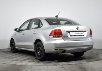 Подержанный автомобиль Volkswagen Polo Sedan 2017 года (7 фото)