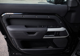 Подержанный автомобиль Land Rover Defender Suv 2021 года (23 фото)