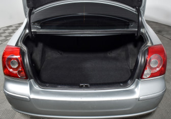 Подержанный автомобиль Toyota Avensis Sedan 2007 года (18 фото)