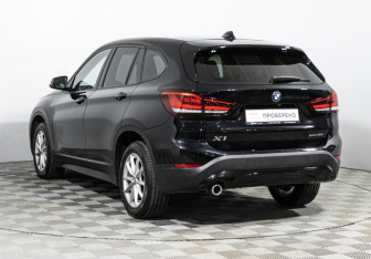 Подержанный автомобиль BMW X1 2020 года (7 фото)