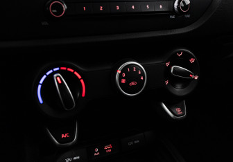 Подержанный автомобиль Kia Rio Sedan 2019 года (15 фото)