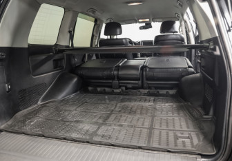 Подержанный автомобиль Toyota Land Cruiser Suv 2013 года (30 фото)