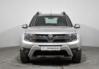 Подержанный автомобиль Renault Duster 2016 года (2 фото)
