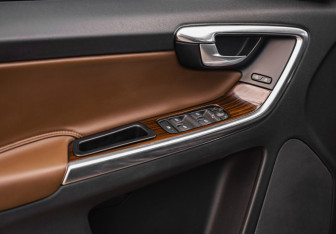 Подержанный автомобиль Volvo XC60 2013 года (22 фото)