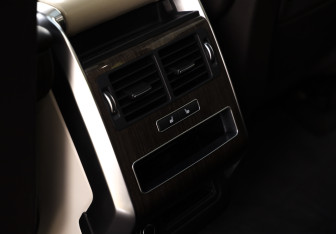 Подержанный автомобиль Land Rover Range Rover Sport 2017 года (27 фото)