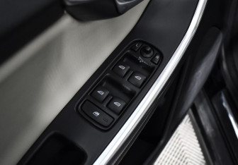 Подержанный автомобиль Volvo XC60 2014 года (10 фото)