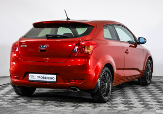 Подержанный автомобиль Kia Ceed Hatchback 2010 года (5 фото)