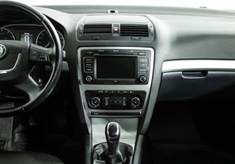 Подержанный автомобиль Skoda Octavia Liftback 2013 года (14 фото)