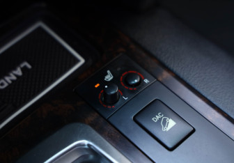 Подержанный автомобиль Toyota Land Cruiser Suv 2008 года (14 фото)