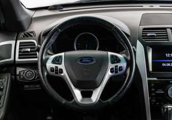 Подержанный автомобиль Ford Explorer 2013 года (11 фото)