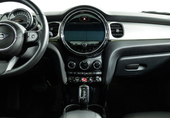 Подержанный автомобиль MINI Hatch 2021 года (14 фото)