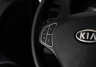 Подержанный автомобиль Kia Ceed Hatchback 2009 года (17 фото)
