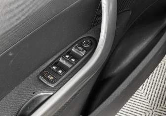Подержанный автомобиль Peugeot 308 Hatchback 2010 года (10 фото)