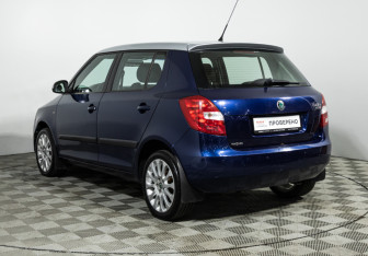 Подержанный автомобиль Skoda Fabia Hatchback 2010 года (7 фото)