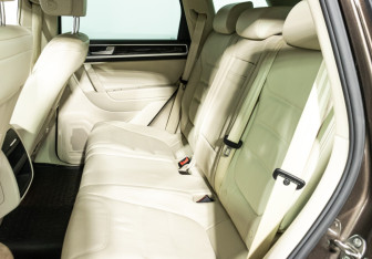 Подержанный автомобиль Volkswagen Touareg 2012 года (10 фото)