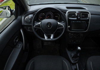 Подержанный автомобиль Renault Sandero 2020 года (12 фото)