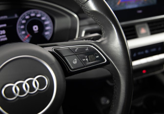 Подержанный автомобиль Audi A4 Sedan 2021 года (25 фото)