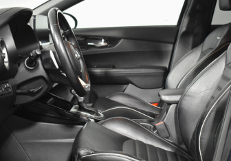 Подержанный автомобиль Kia Cerato Sedan 2021 года (10 фото)