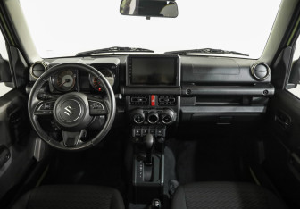 Подержанный автомобиль Suzuki Jimny 2021 года (10 фото)
