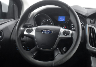 Подержанный автомобиль Ford Focus Wagon 2014 года (14 фото)