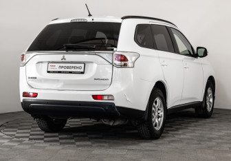 Подержанный автомобиль Mitsubishi Outlander 2012 года (5 фото)