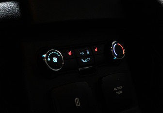 Подержанный автомобиль Ford Explorer 2018 года (22 фото)