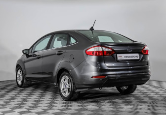 Подержанный автомобиль Ford Fiesta Sedan 2016 года (7 фото)