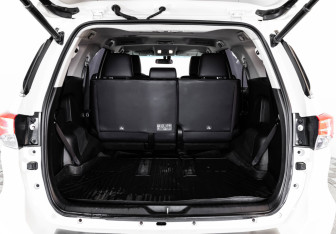 Подержанный автомобиль Toyota Fortuner 2018 года (31 фото)