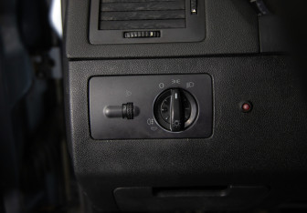 Подержанный автомобиль Skoda Fabia Hatchback 2004 года (12 фото)