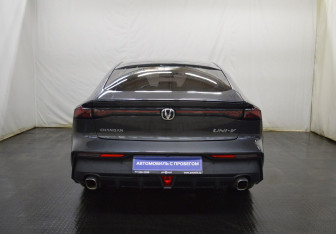 Подержанный автомобиль Changan UNI-V 2024 года (6 фото)