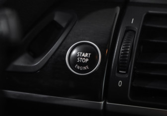 Подержанный автомобиль BMW X6 2013 года (18 фото)