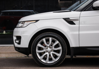 Подержанный автомобиль Land Rover Range Rover Sport 2017 года (10 фото)