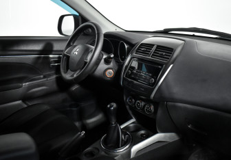 Подержанный автомобиль Mitsubishi ASX 2013 года (13 фото)