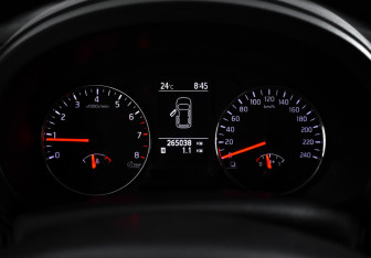 Подержанный автомобиль Nissan X-Trail 2013 года (17 фото)